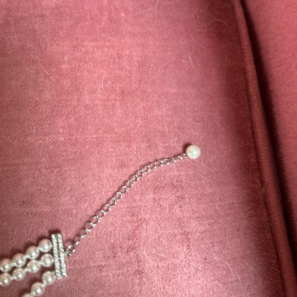 Elegant 3 layer faux off white pearls with crystal marquis sapphire pendant - Picture 7 of 16